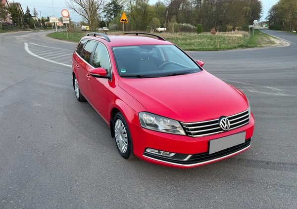 Volkswagen Passat cena 25900 przebieg: 242000, rok produkcji 2012 z Nidzica małe 379